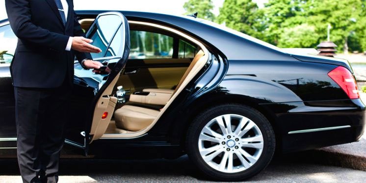 Which is the Best Cab Service for Airport Pickup and Drop?
